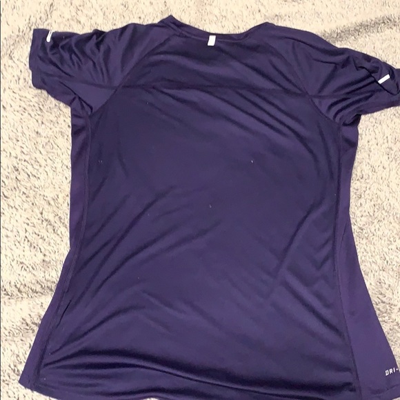 Nike Dri-Fit Legend Women’s T-shirt - Picture 2 of 3